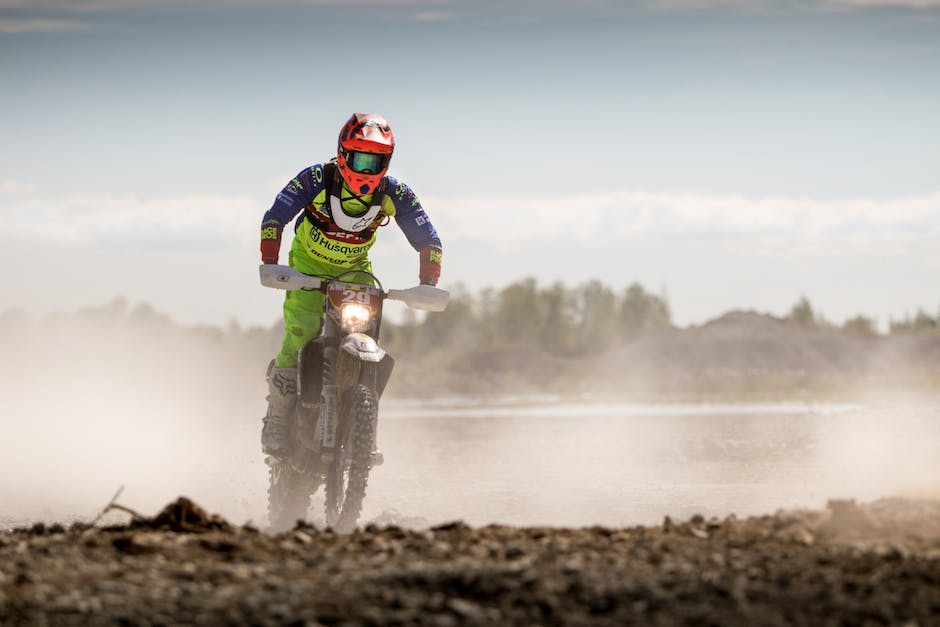Motorcycle Vibration Issues: Causes & Fixes 2 Image illustrating a motorcycle with vibration lines surrounding it